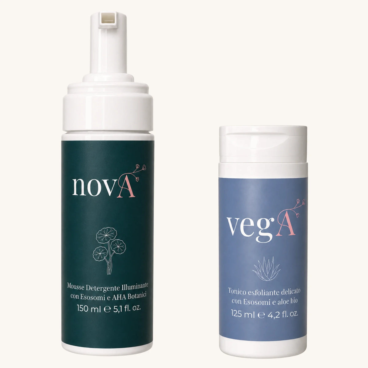 Kit Detersione Curamour: mousse detergente novA e tonico esfoliante vegA su sfondo chiaro